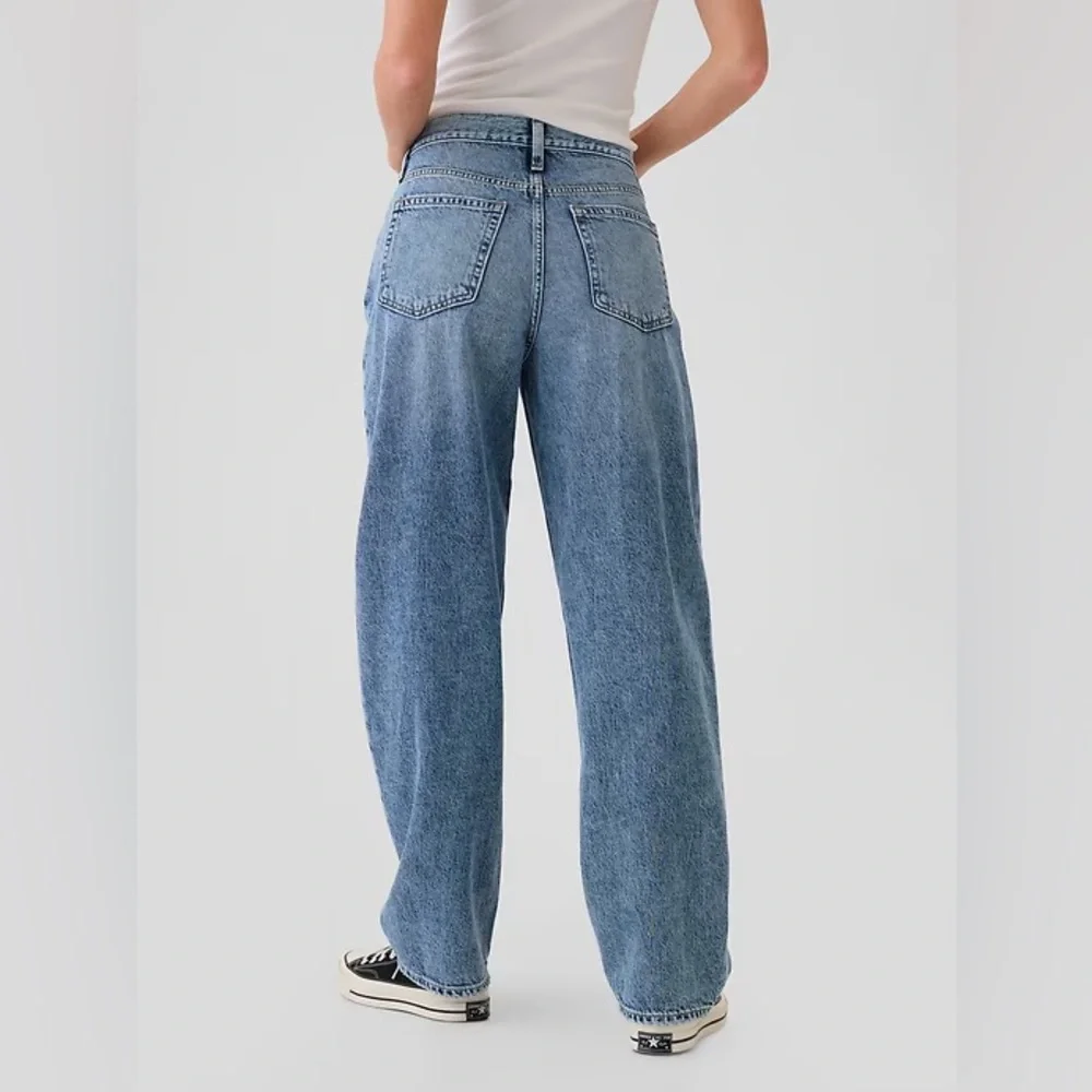 NWT! GAP Light High Rise Crossover Barrel Jeans - Size 30 / 10 🩷 #484783 - Picture 4 of 9